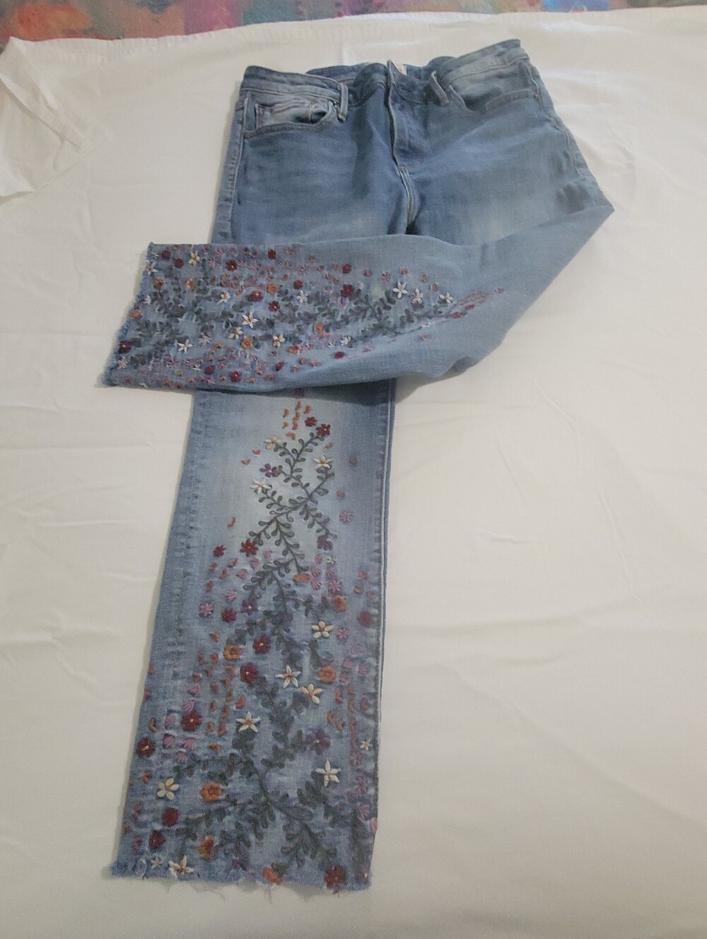 Driftwood embroidered Crop Jeans - Picture 3 of 7